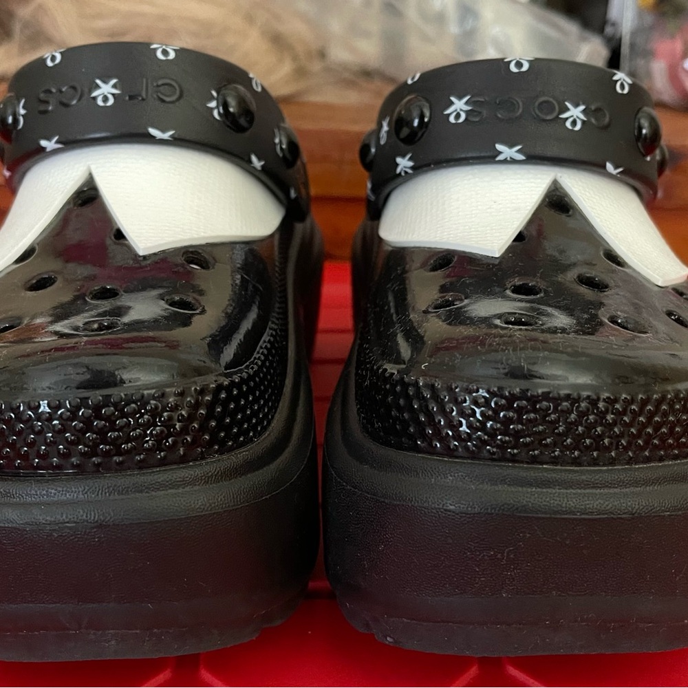 Wednesday Addams CROCS - Picture 2 of 7